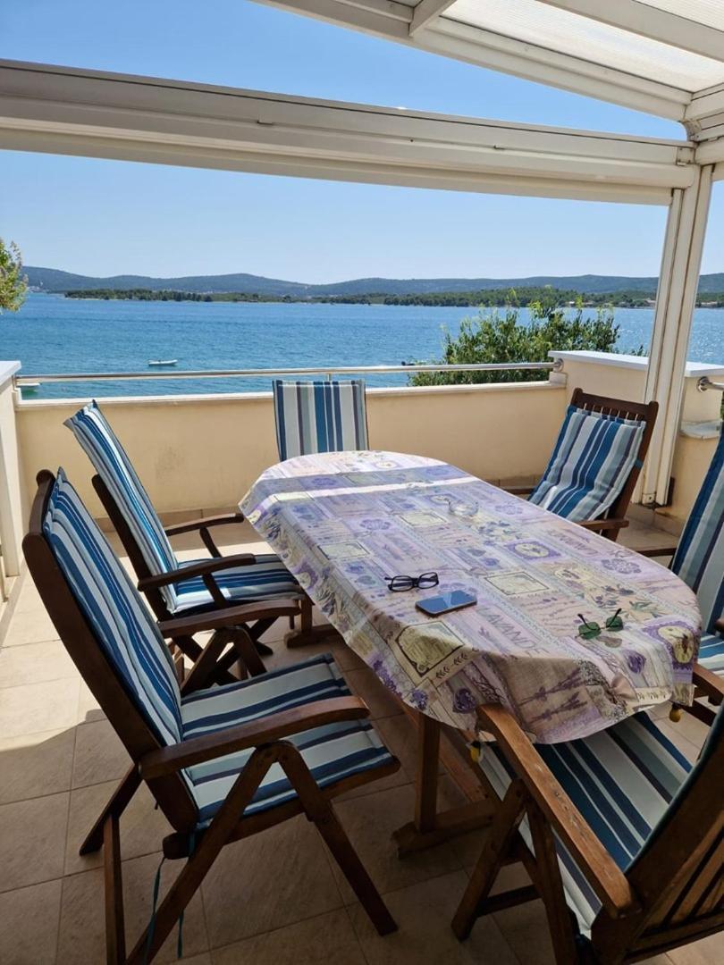 Seaside Apartments Turanj Bagian luar foto