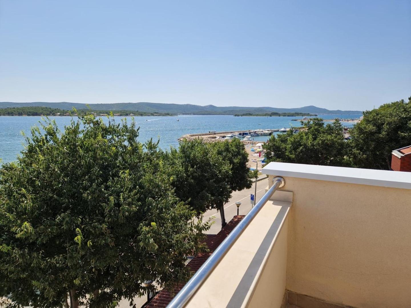 Seaside Apartments Turanj Bagian luar foto