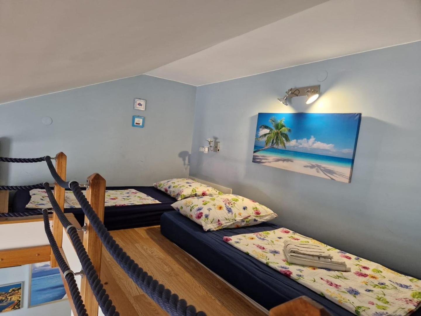 Seaside Apartments Turanj Bagian luar foto