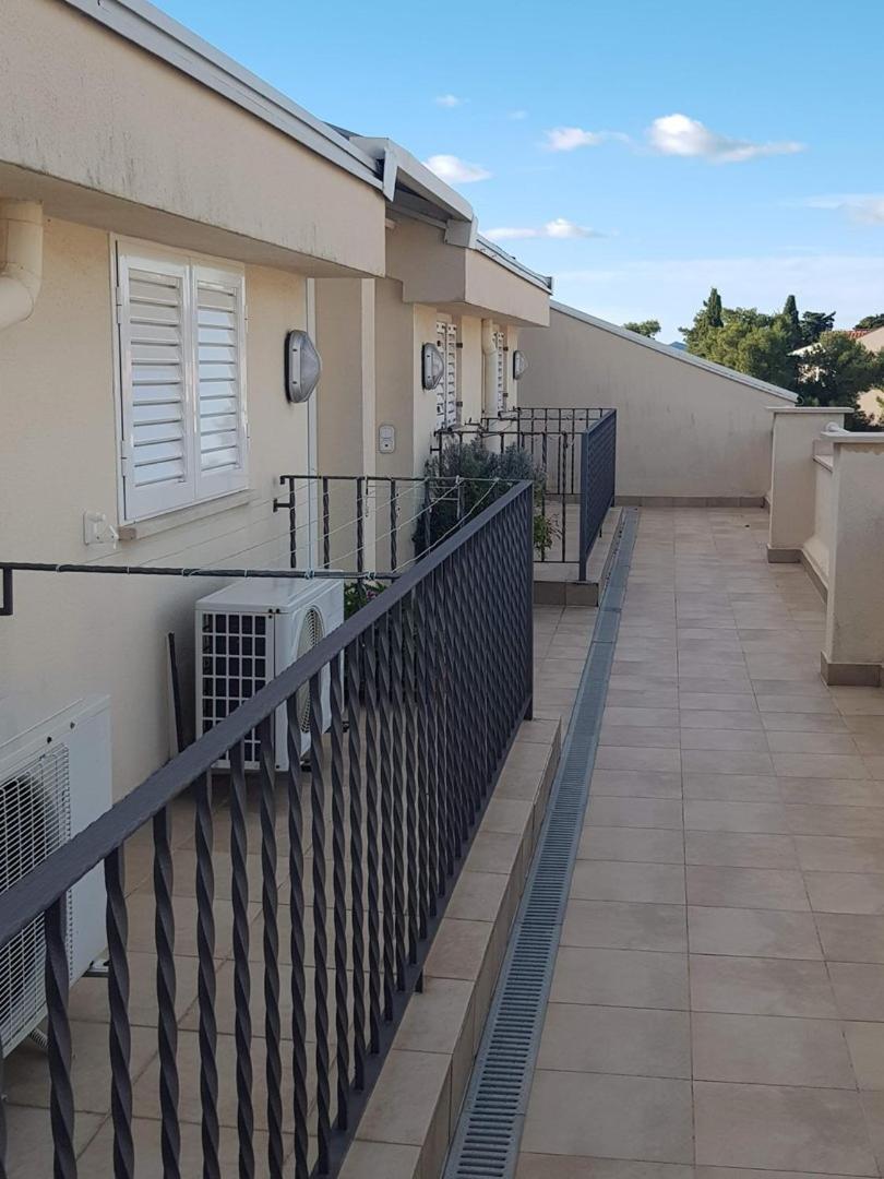 Seaside Apartments Turanj Bagian luar foto